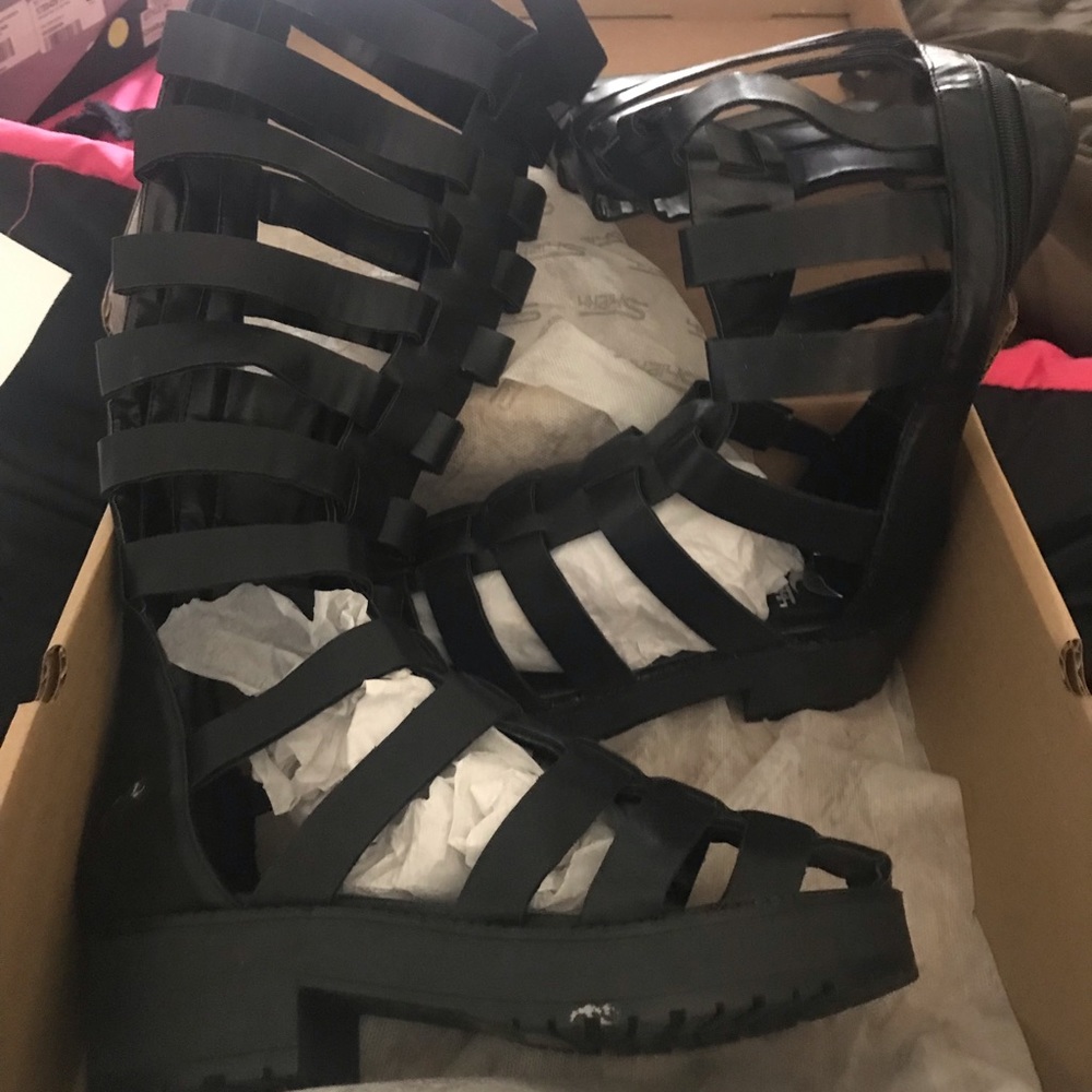Black gladiator sandles